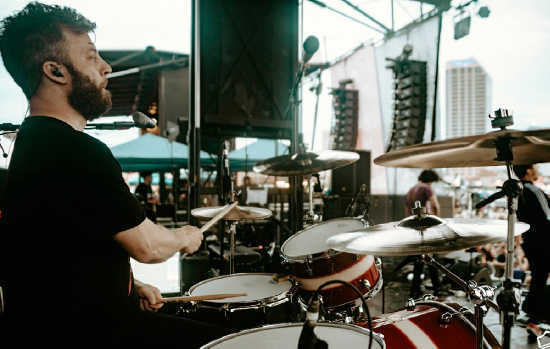 dan pawlovich performs with a black 3d printed snare drum