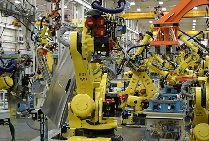 Valiant TMS Use Case Header Image Robots