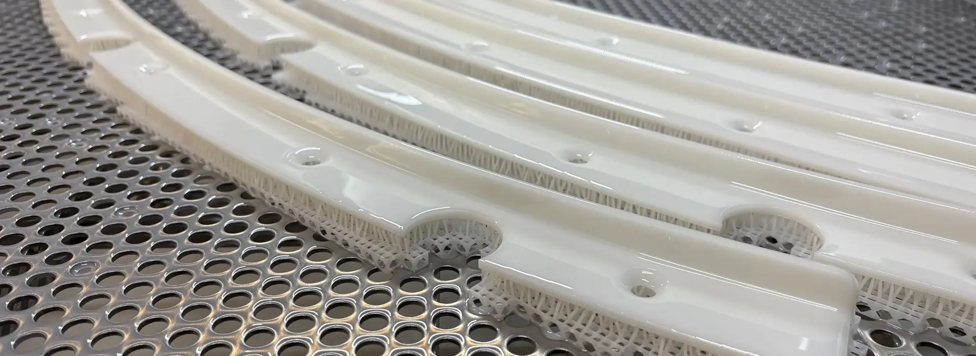 3D Printed Strakes on NEO build plate with supports